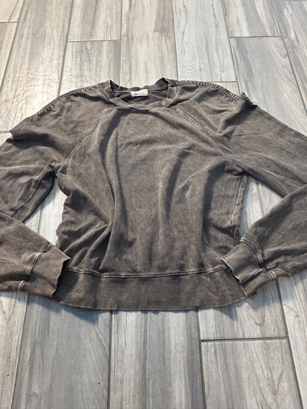 t.la Washed Gray Green Crewneck Sweatshirt Distressed Lagenlook M Relaxed Casual